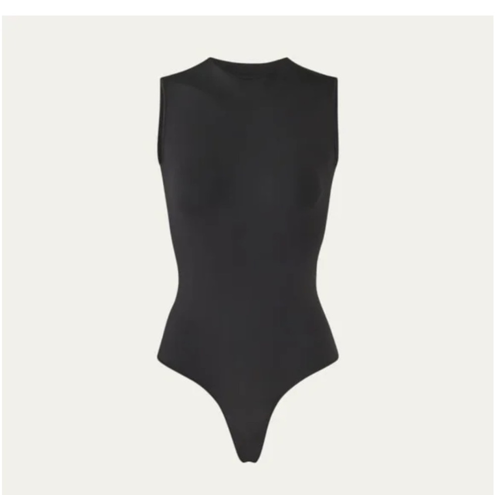 SKIMS Essentials Sleeveless Crewneck Bodysuit NWT Onyx XXS/XS Sold Out Slimming - Picture 2 of 5
